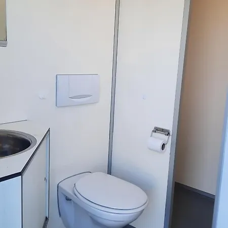Rozenbottel Shared Bathroom דירה *